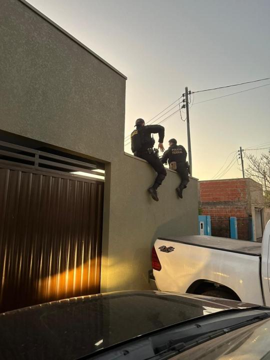 Foto 2 de 4 — PF deflagra operação e prende piloto de aeronave carregada com 500 quilos de cocaína interceptada pela FAB; veja fotos